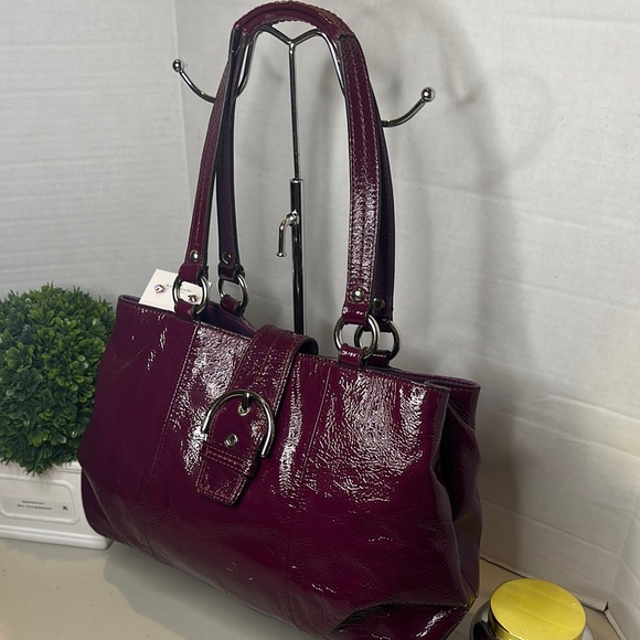 Elegant Burgundy Leather Tote Bag - Picture 1 of 9